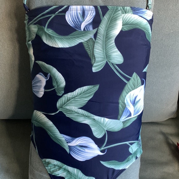 NEW Tommy Bahama swimming suit ,NO TAG,size 6 - Picture 12 of 12